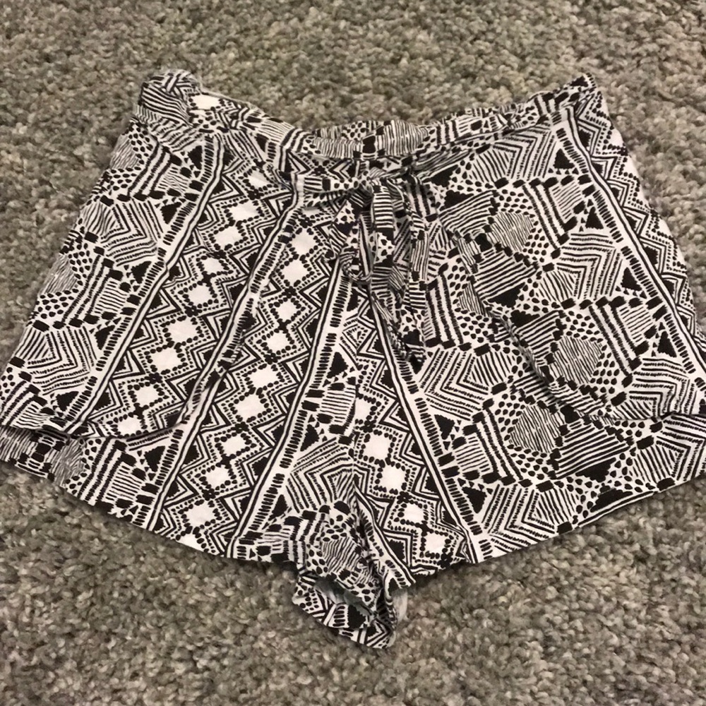Patterned flowy shorts